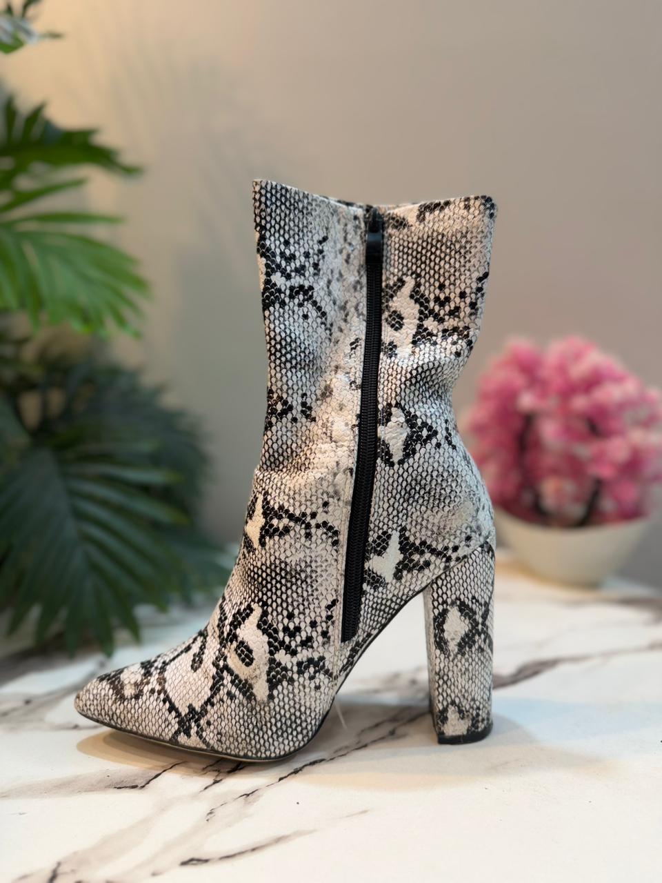 Snake print side zipper ankle boot(Unknown)