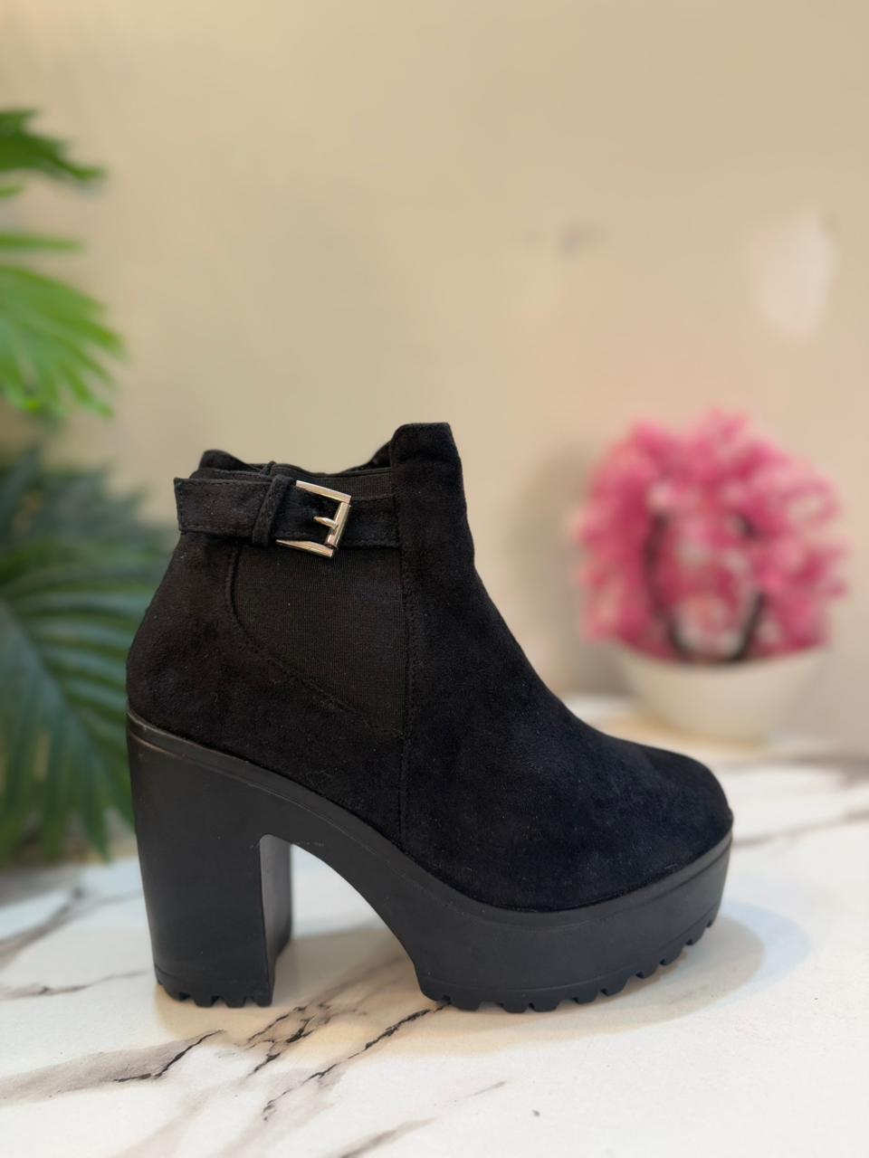 Black suede side zipper ankle boot(Rianda)