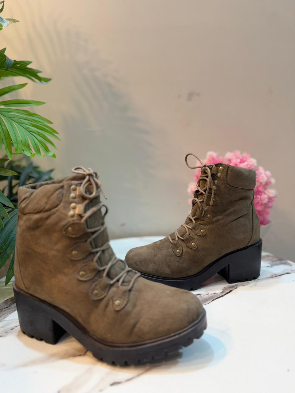 Olive green laceup suede ankle boot(New look)