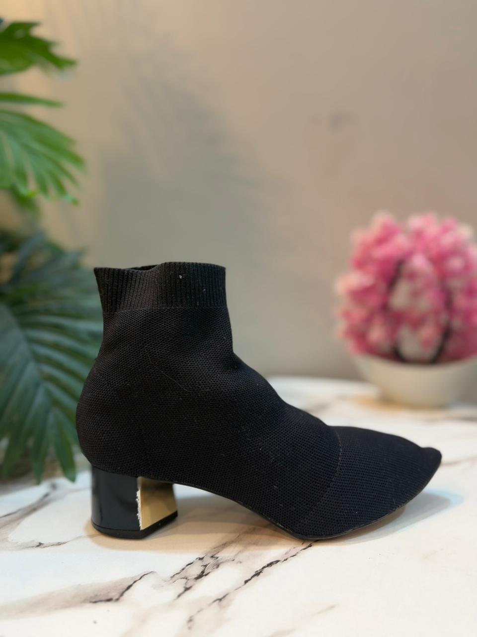 Black sock ankle boot(Stradivarius)