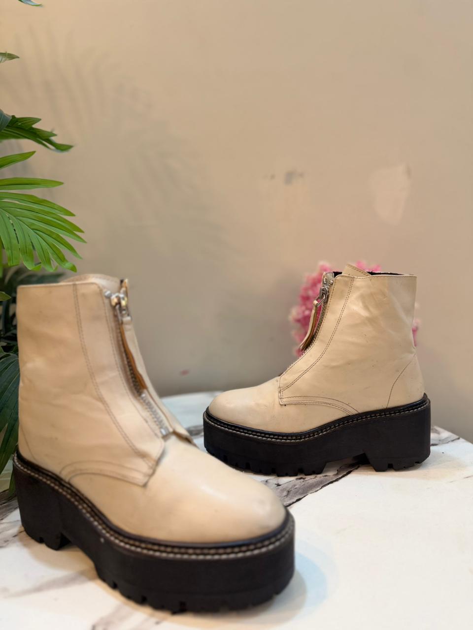 Creamy white from zipper leather ankle (h&M)