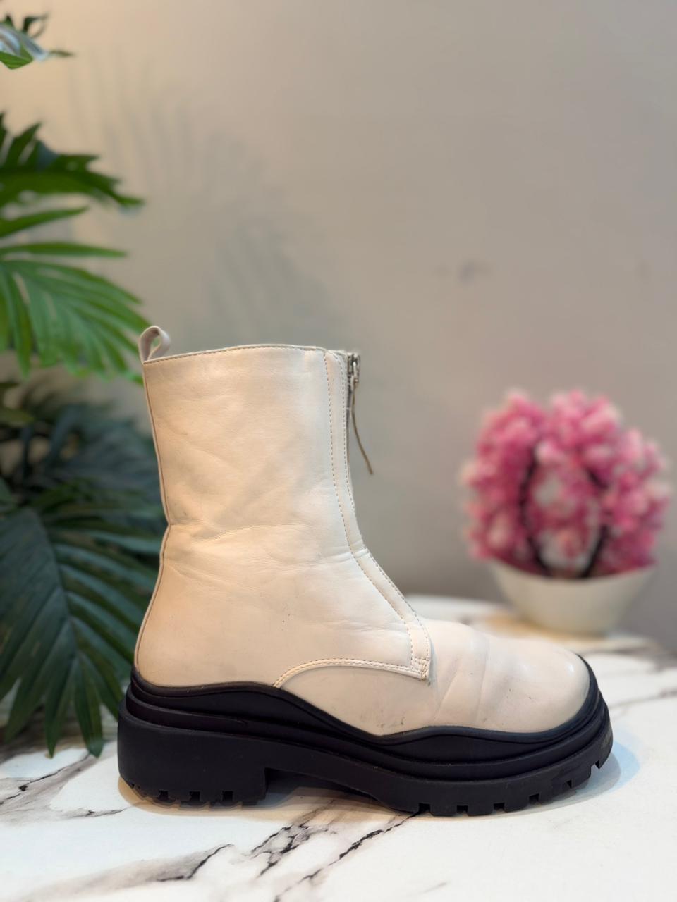 Off white front zipper leather ankle boot