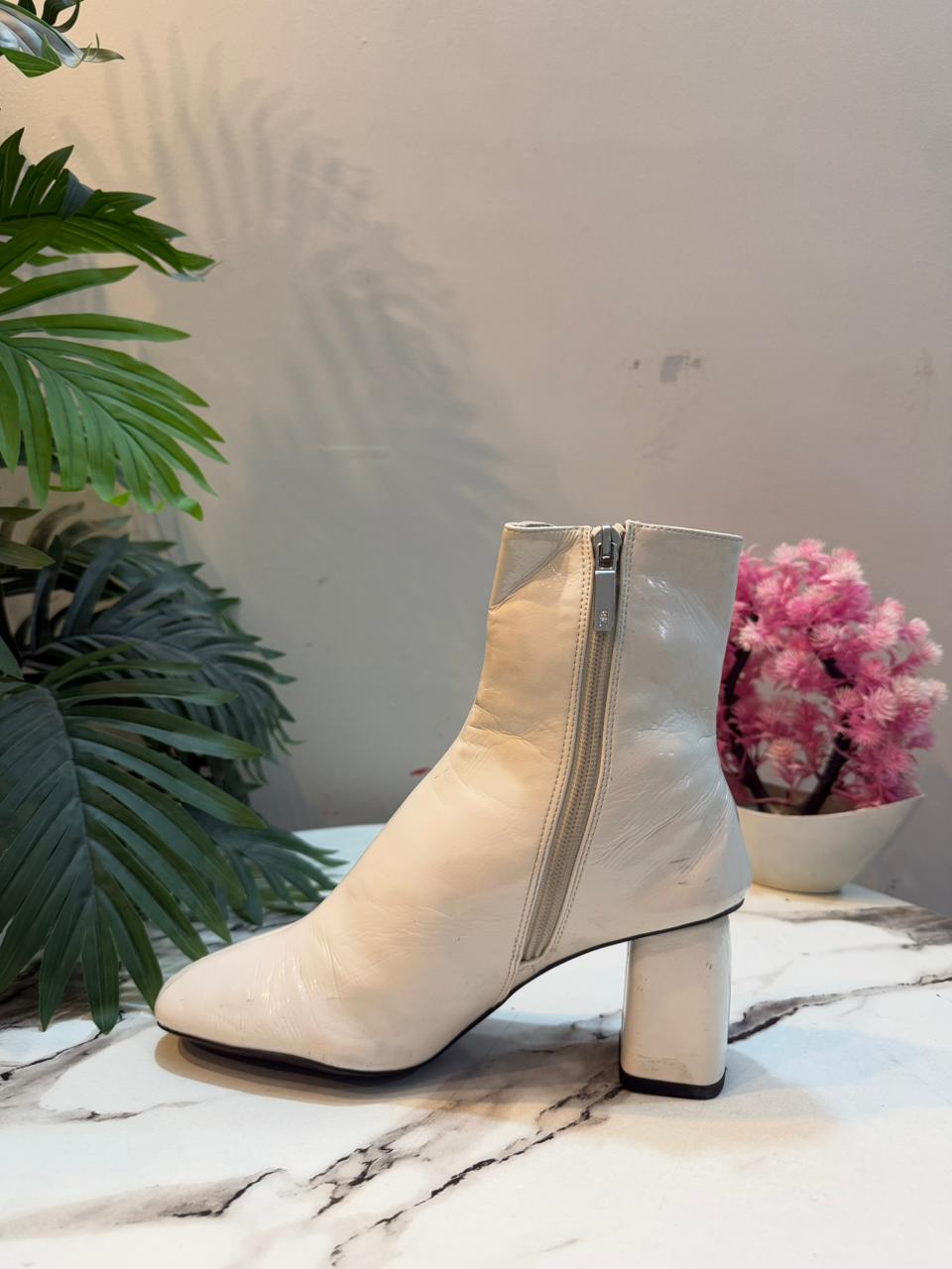 White patent leather zipper ankle boot (zara)