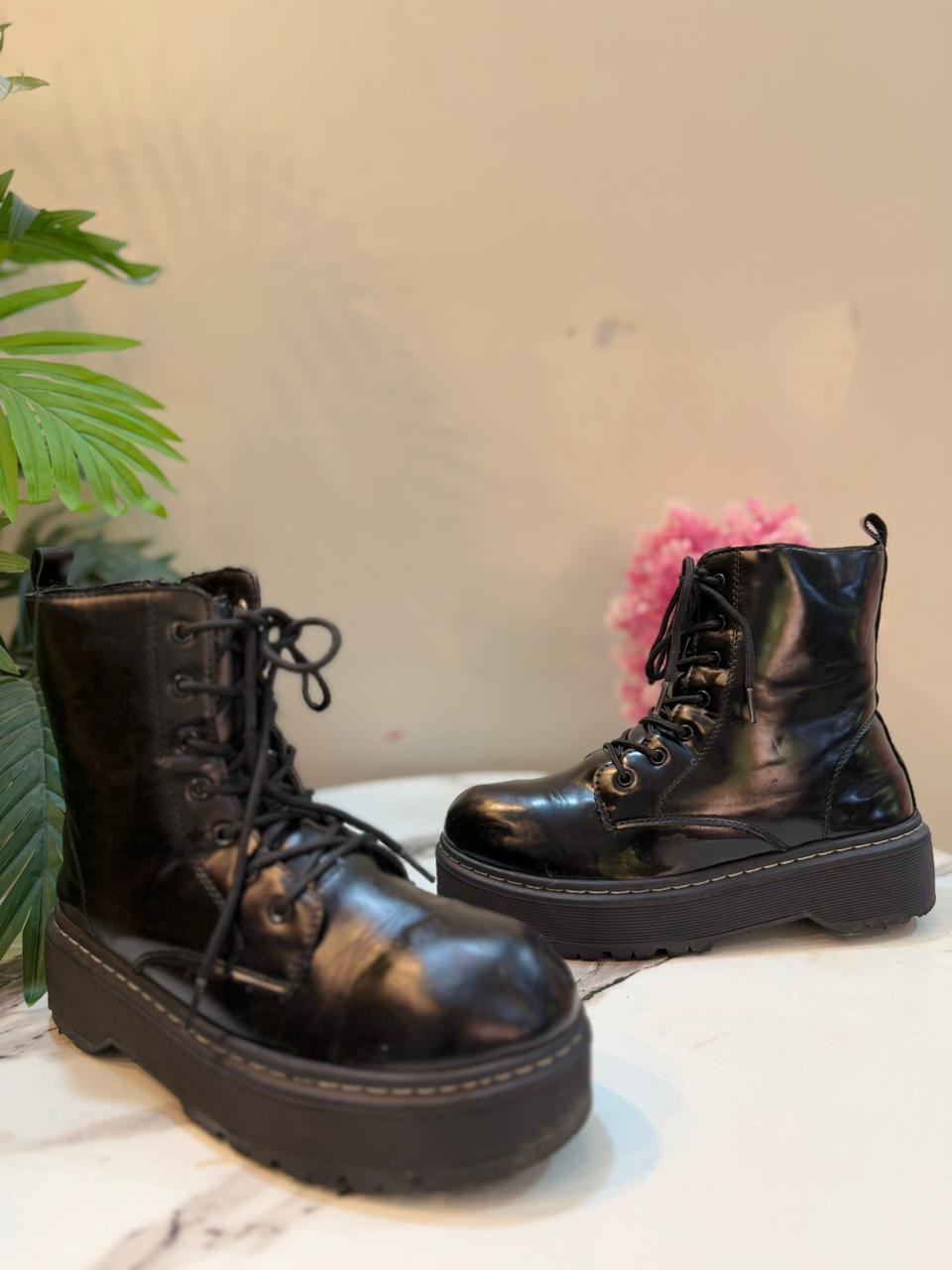 Black patent leather lacup ankle boot Vox