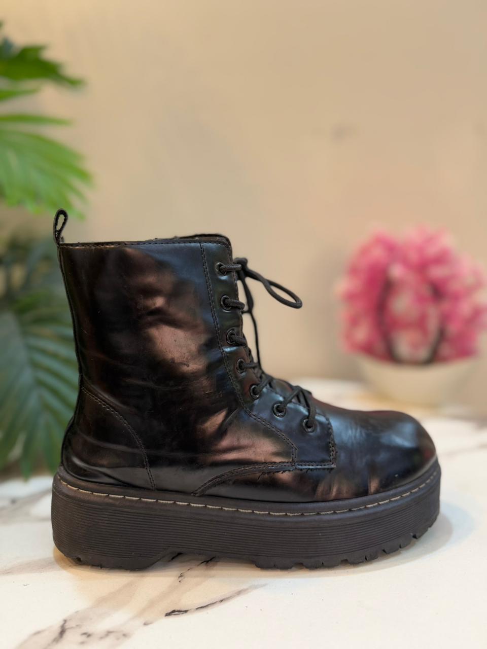 Black patent leather lacup ankle boot Vox