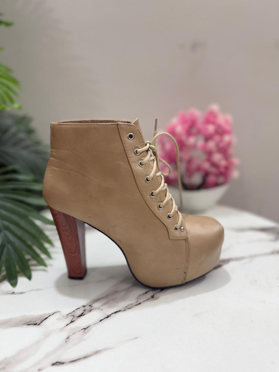 Beige laceup heeled ankle boot (Kayla)