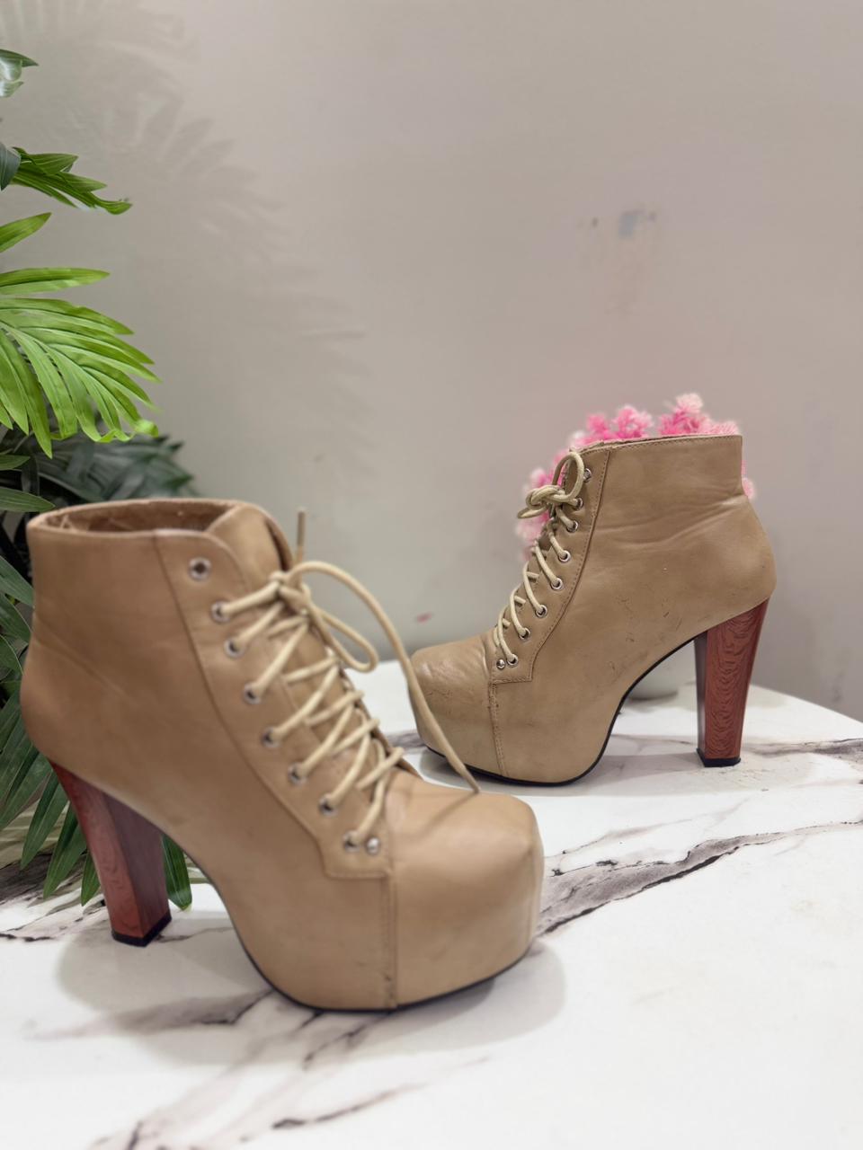 Beige laceup heeled ankle boot (Kayla)