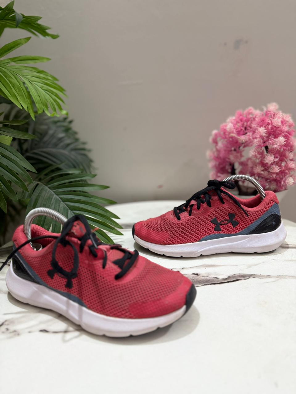 Eur 37.5 | Under Armour