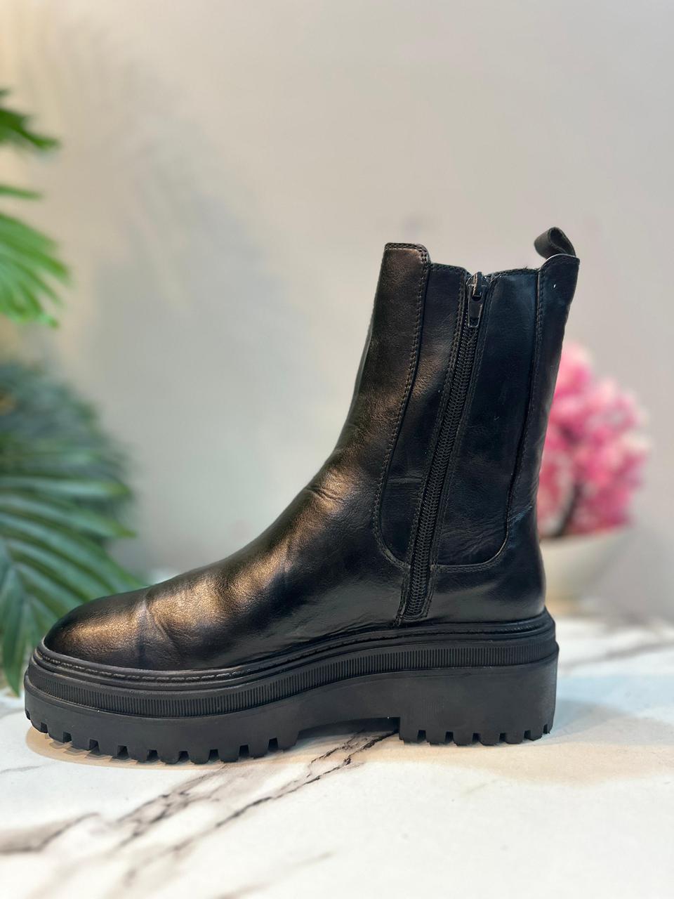 Blavk leather zipper ankle boot (Catwalk)