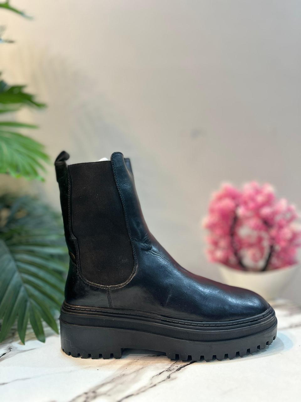 Blavk leather zipper ankle boot (Catwalk)