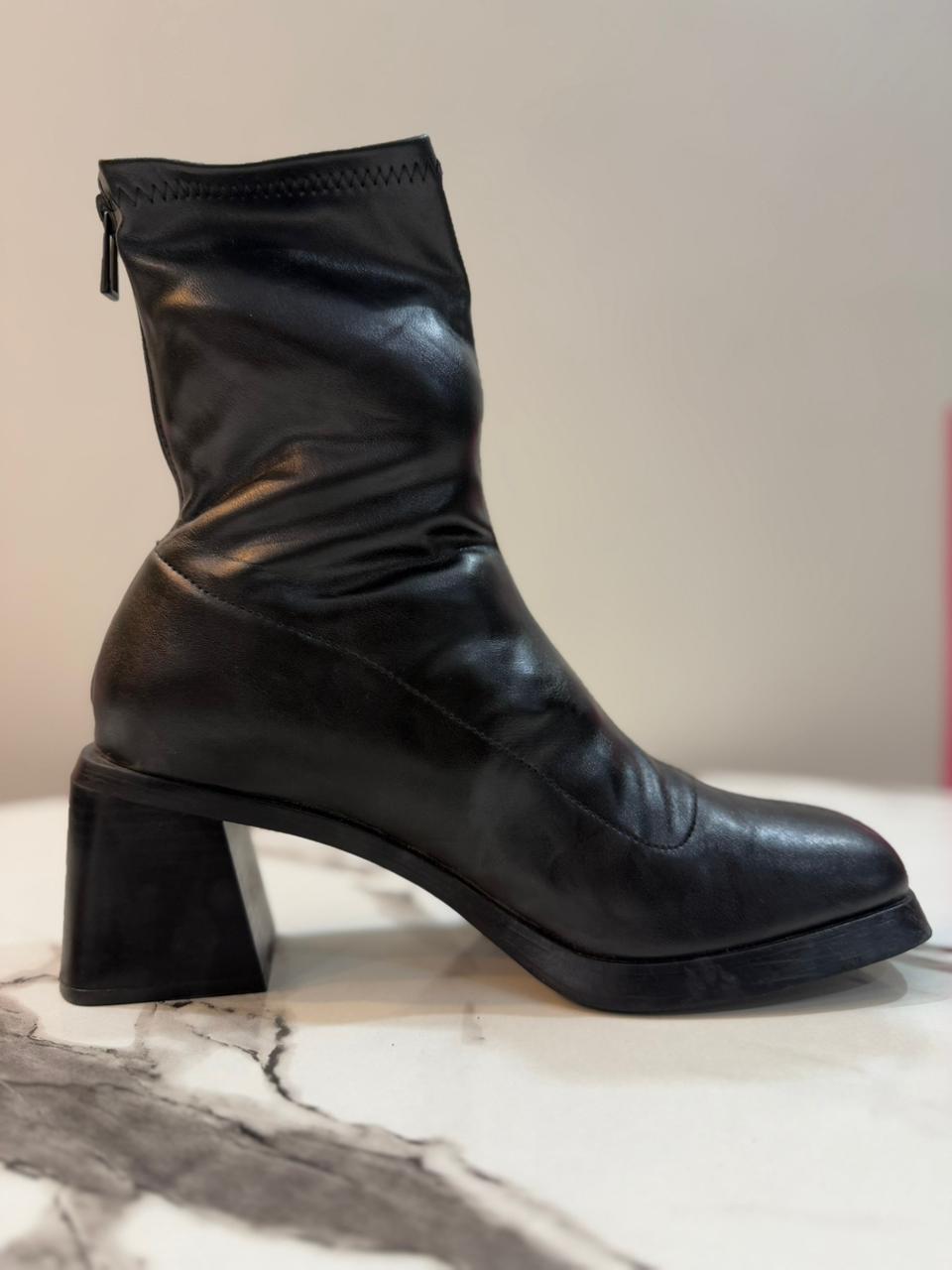 Black leather back zipper ankle boot (Zara)