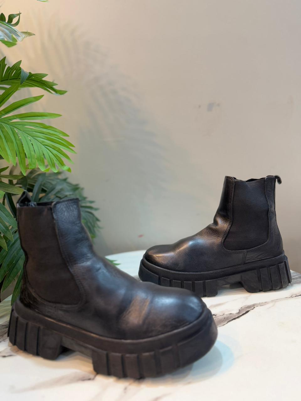 Black leather chelsea ankle boot (Cobler)