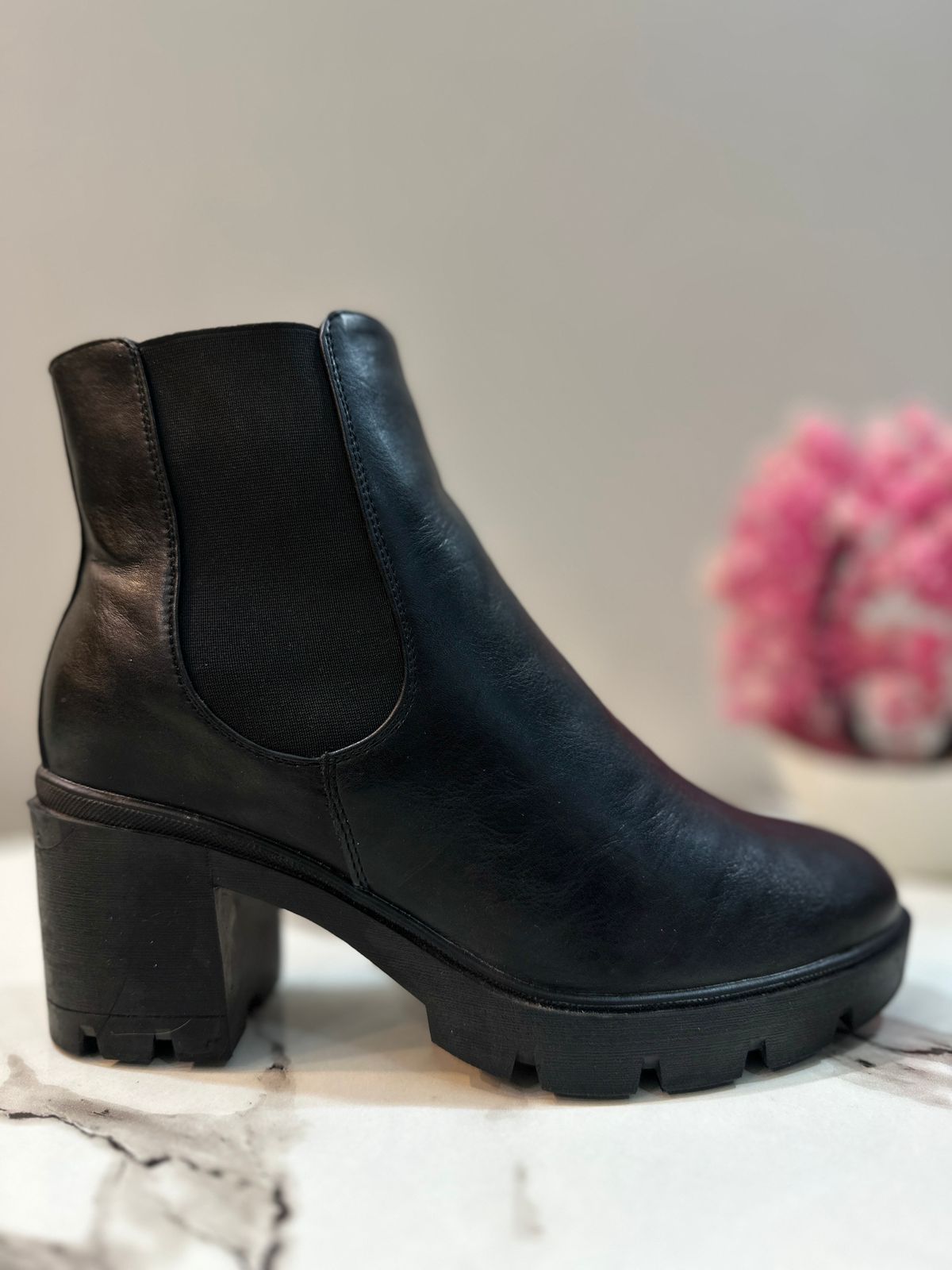 Black leather chelsea zipper ankle boot (Anna Field)