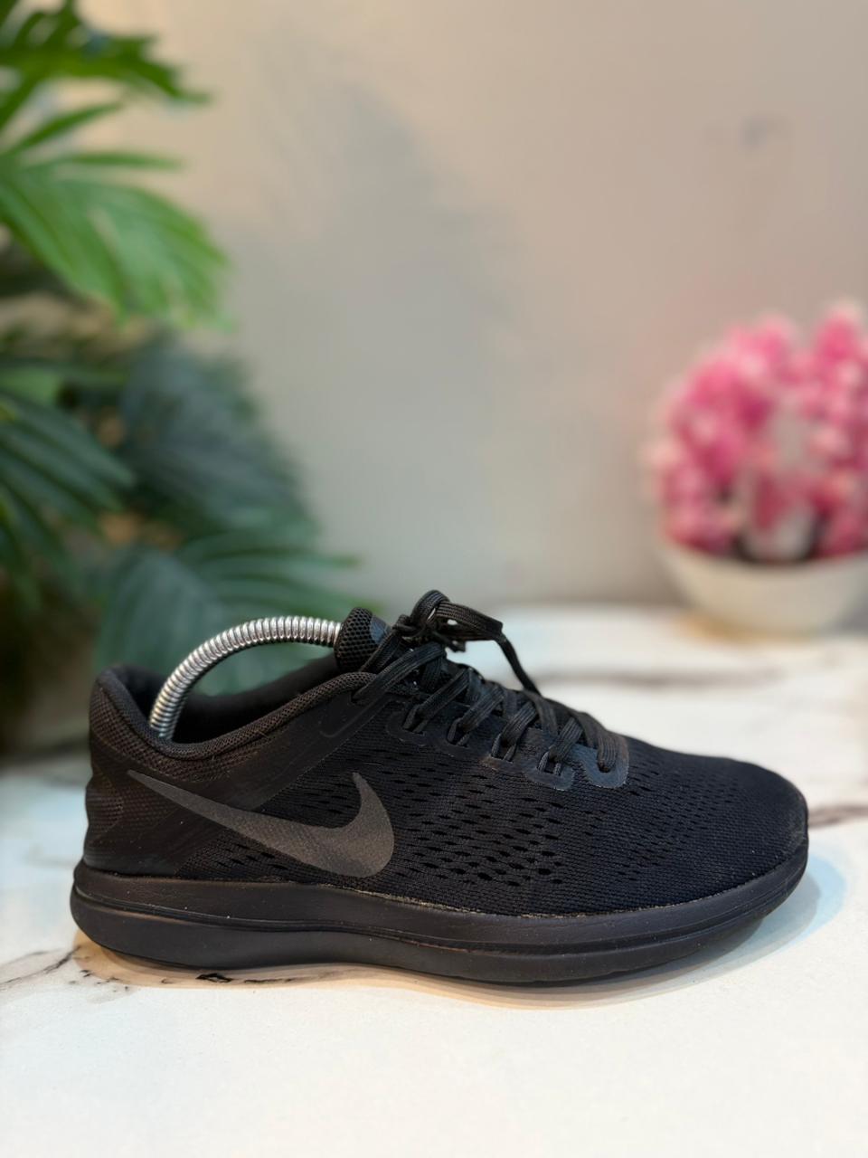Eur 38.5 | Nike