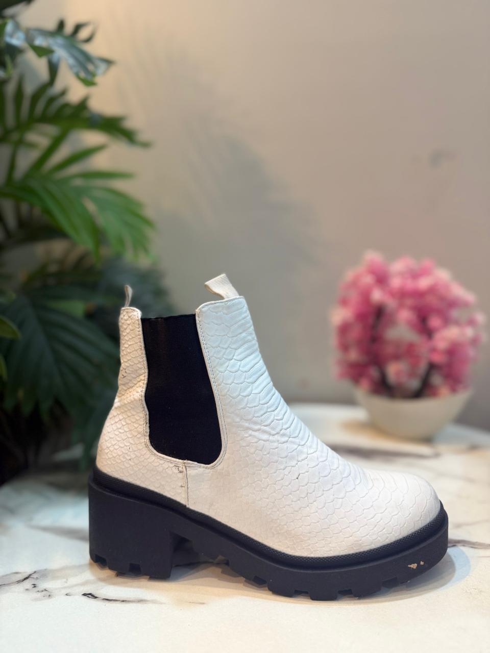 White leather zipper ankle boot (Pierre dumas)