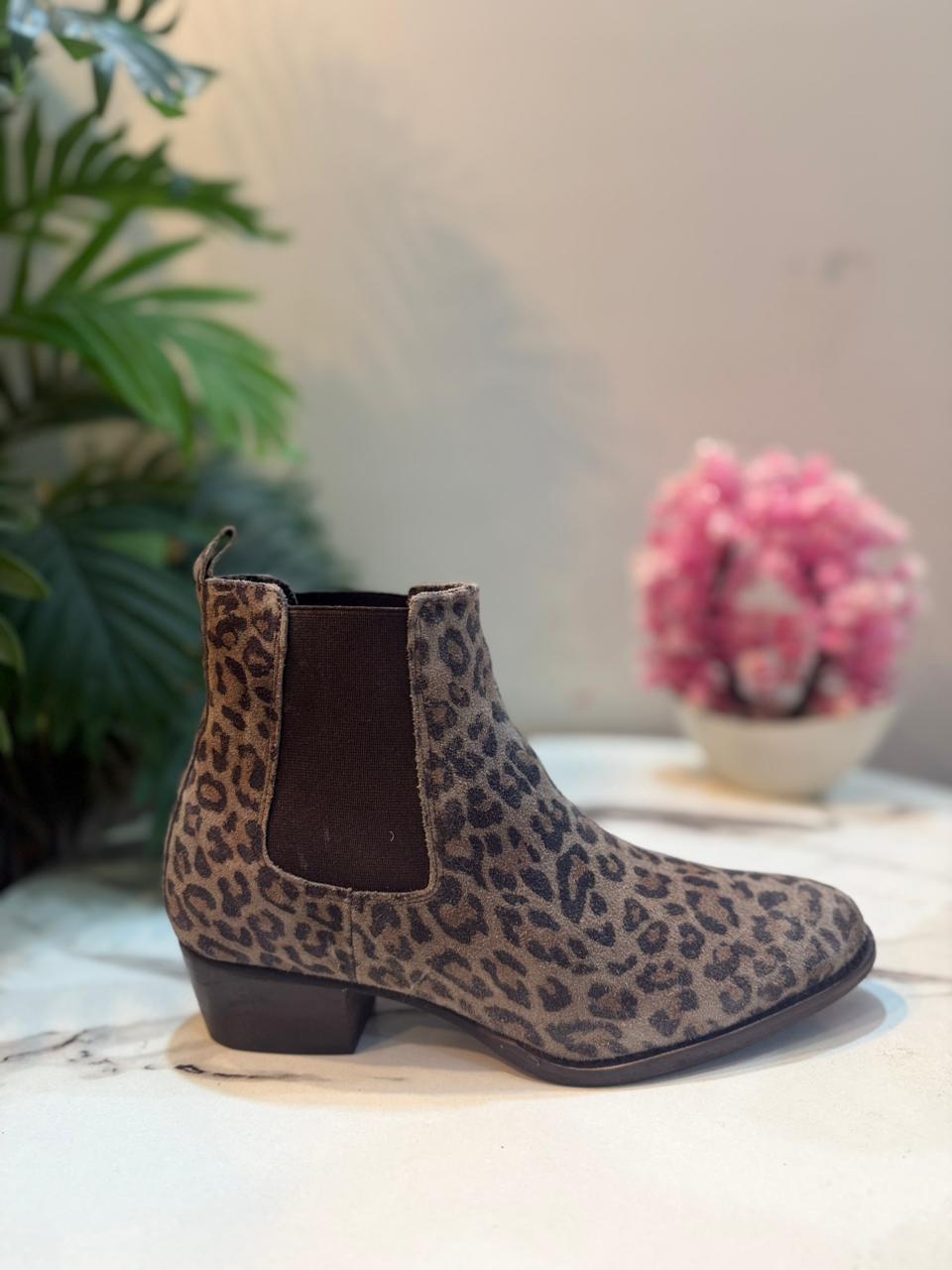 Leopard print suede ankle boot (Sms)