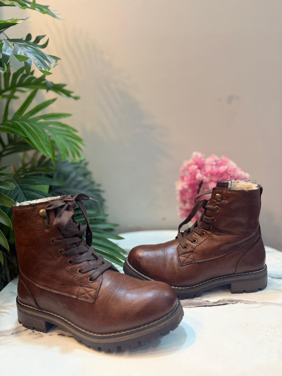 Brown leather laceup ankle boot (Linear)