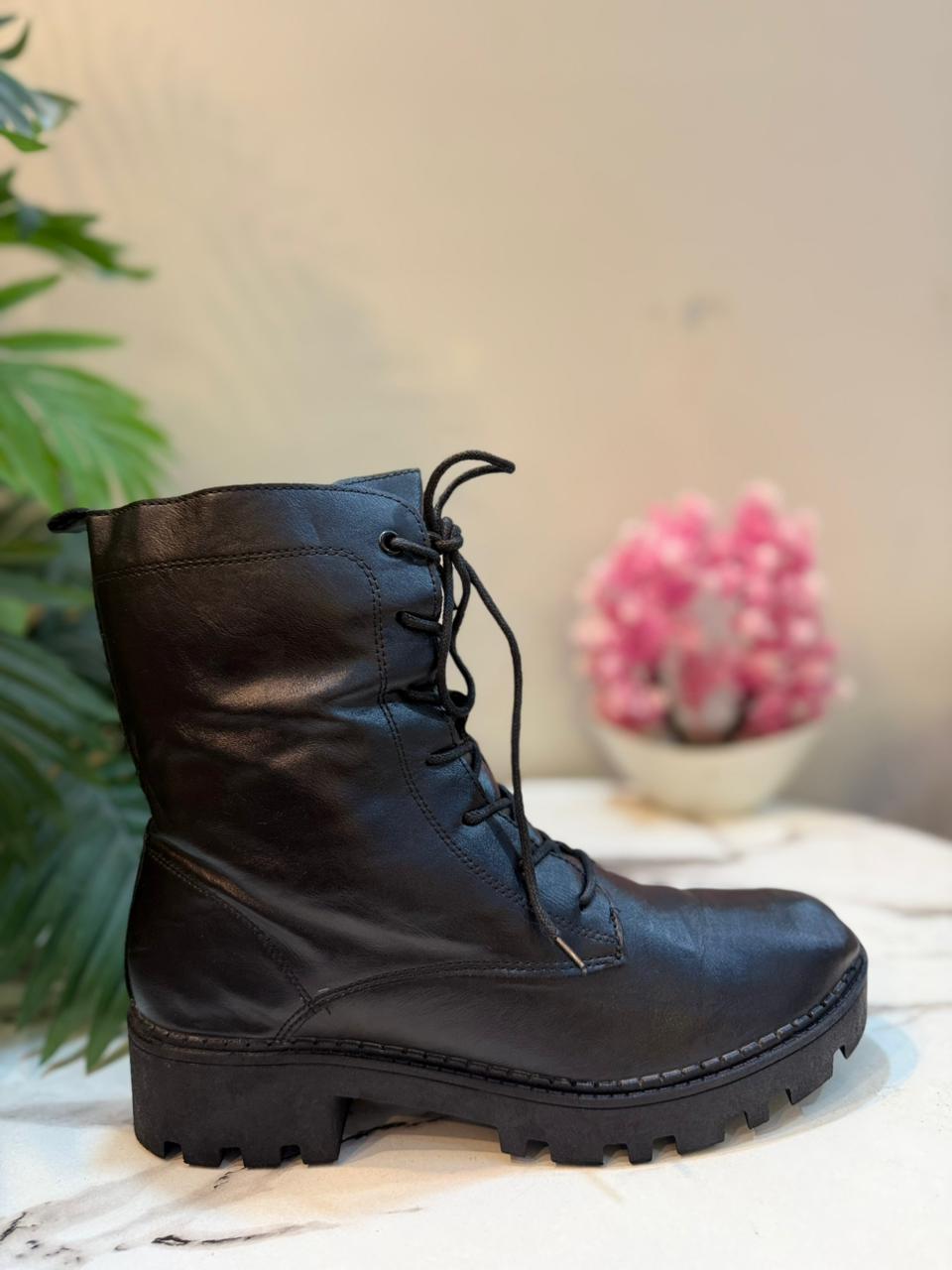 Black leather laceup zipper ankle boot (Esmara)