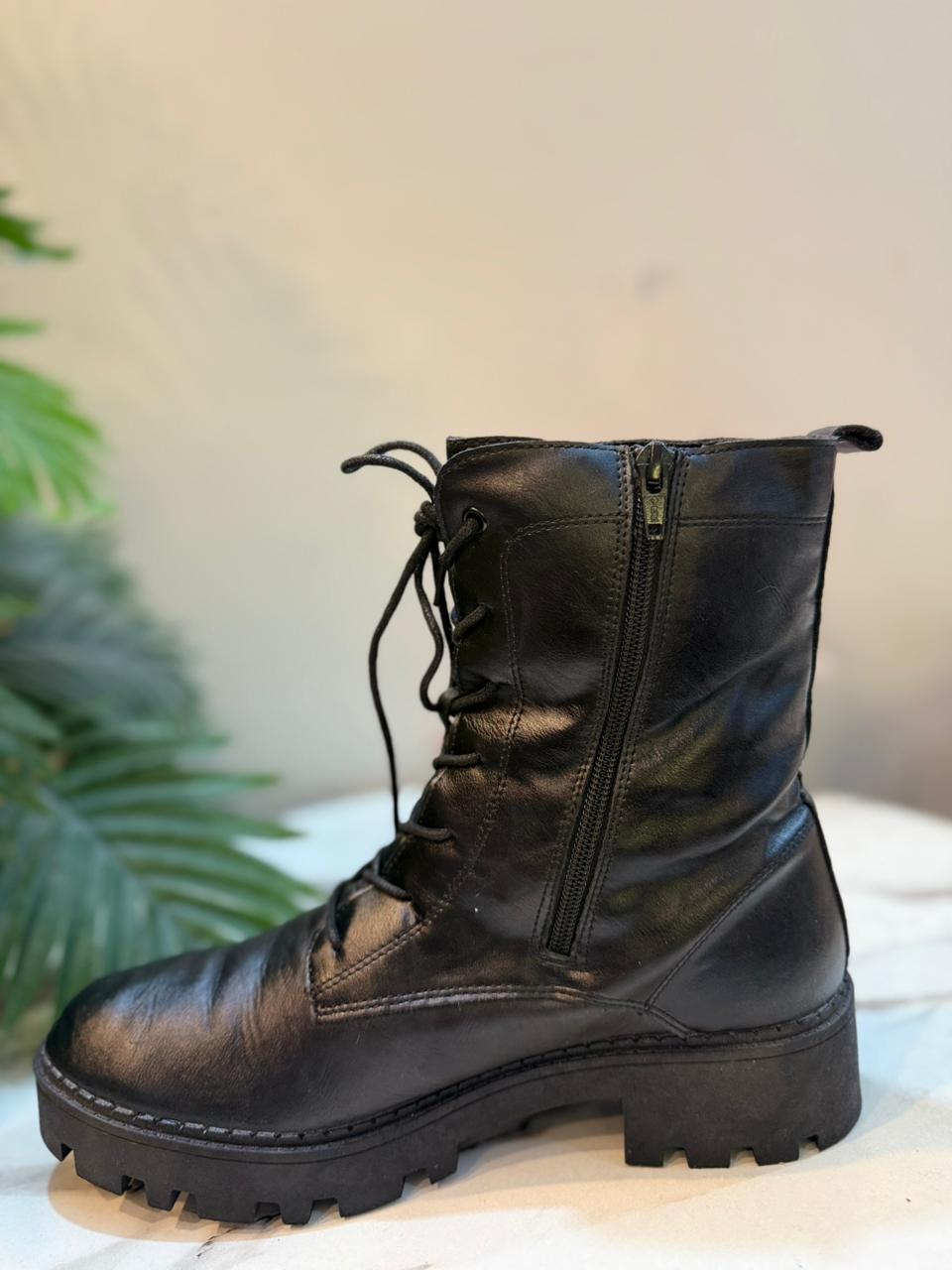 Black leather laceup zipper ankle boot (Esmara)