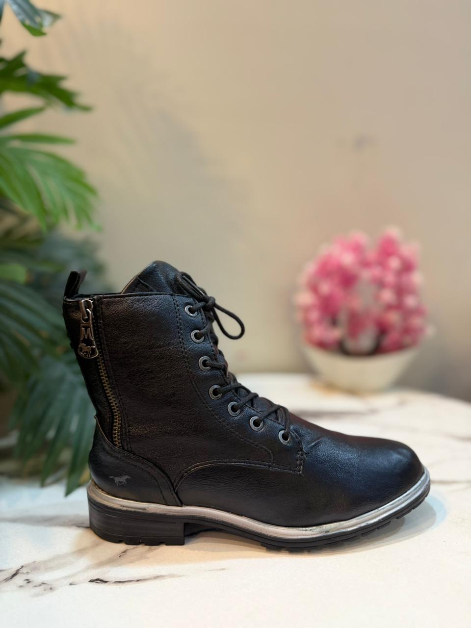 Black leather zipper laceup ankle boot (Mustang)