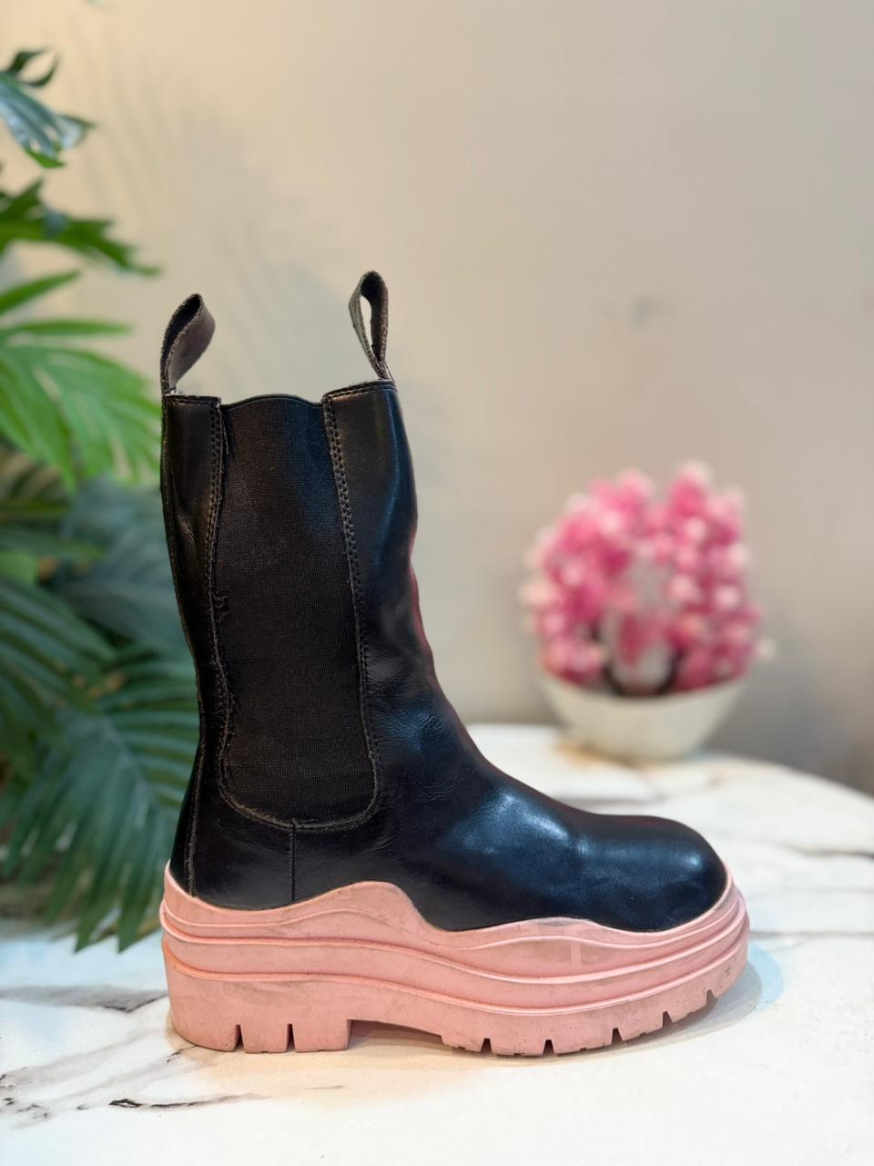Black leather ankle boot (H&M)