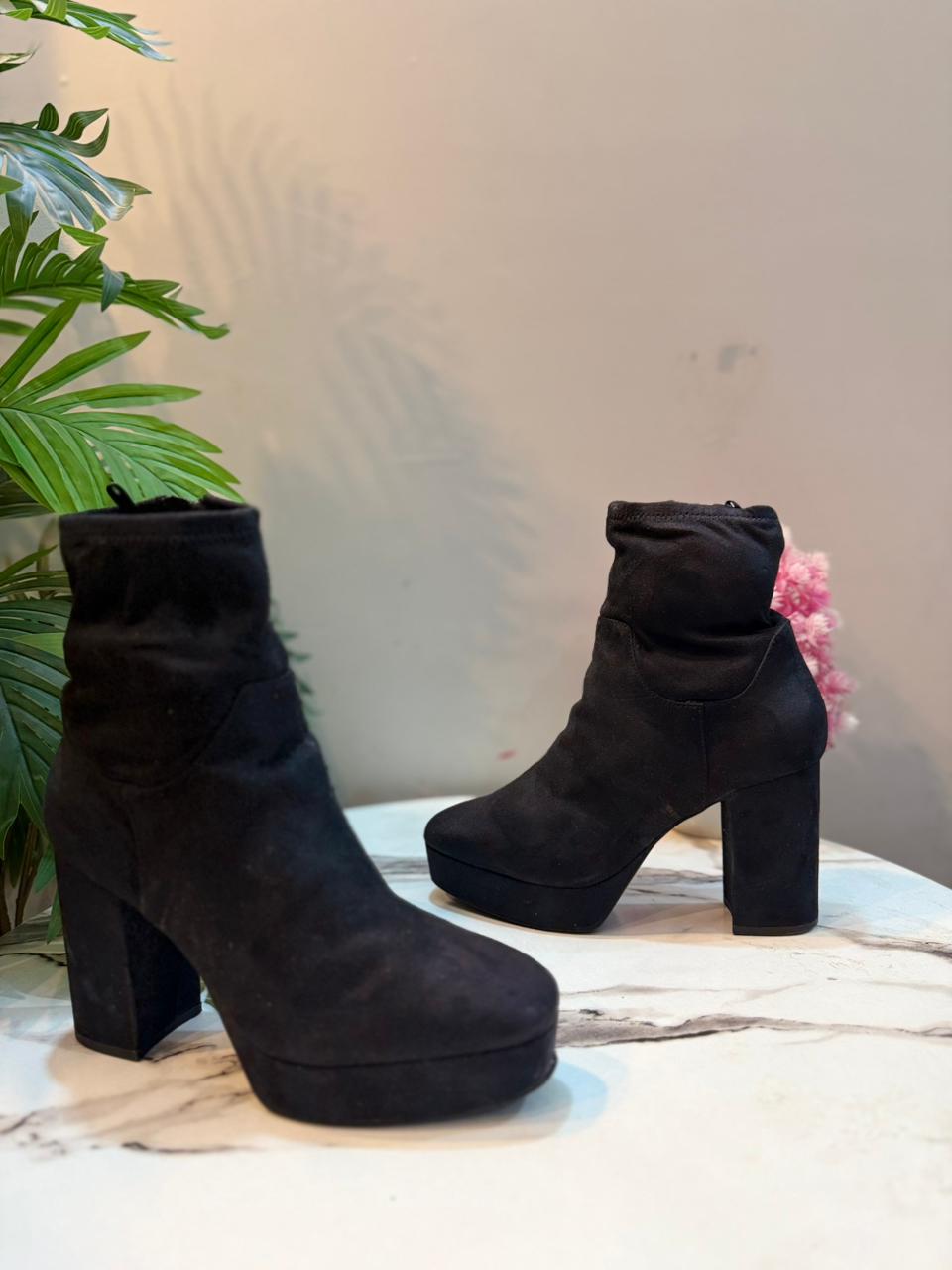 Black suede zipper ankle boot (H&M)