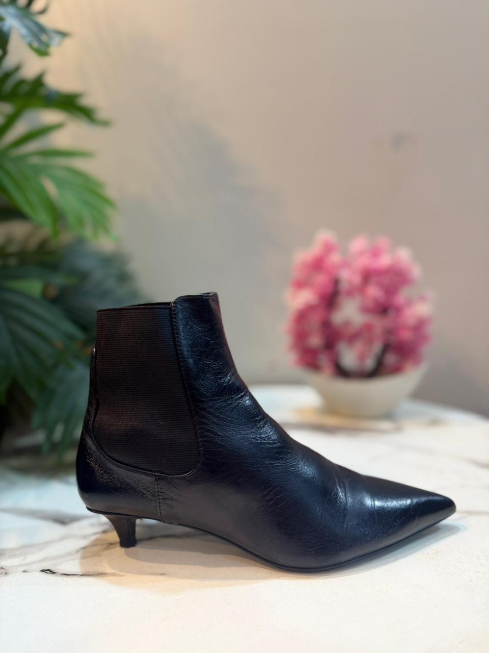 Black leather kitten heel ankle boot (Massimo Dutti)