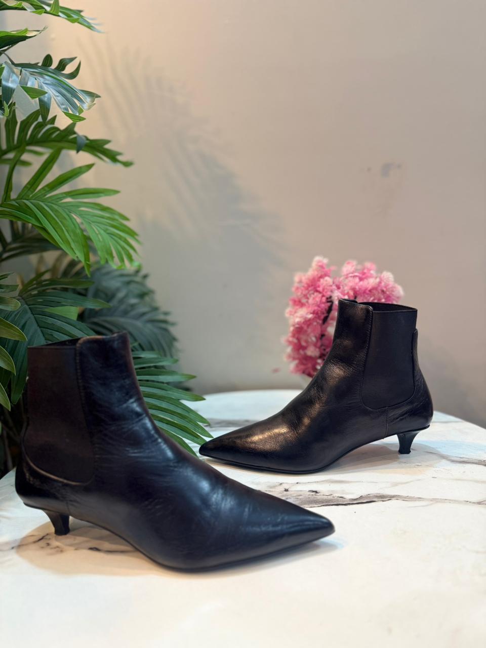 Black leather kitten heel ankle boot (Massimo Dutti)