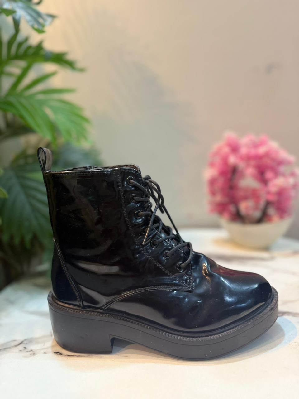 Black patent leather zipper laceup ankle boot (Reipipi)