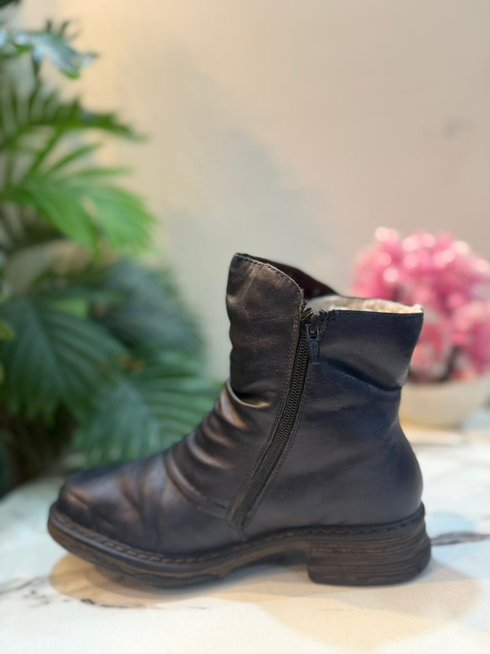Dark blue leather zipper ankle boot (Rieker)