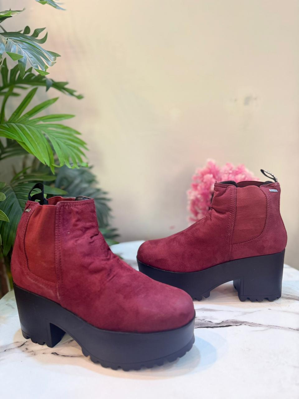Burgundy suede ankle boot (Mtng)