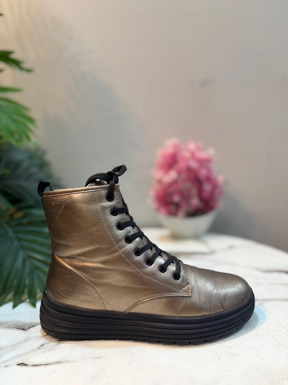 Golden leather laceup zipper ankle boot (Geox)