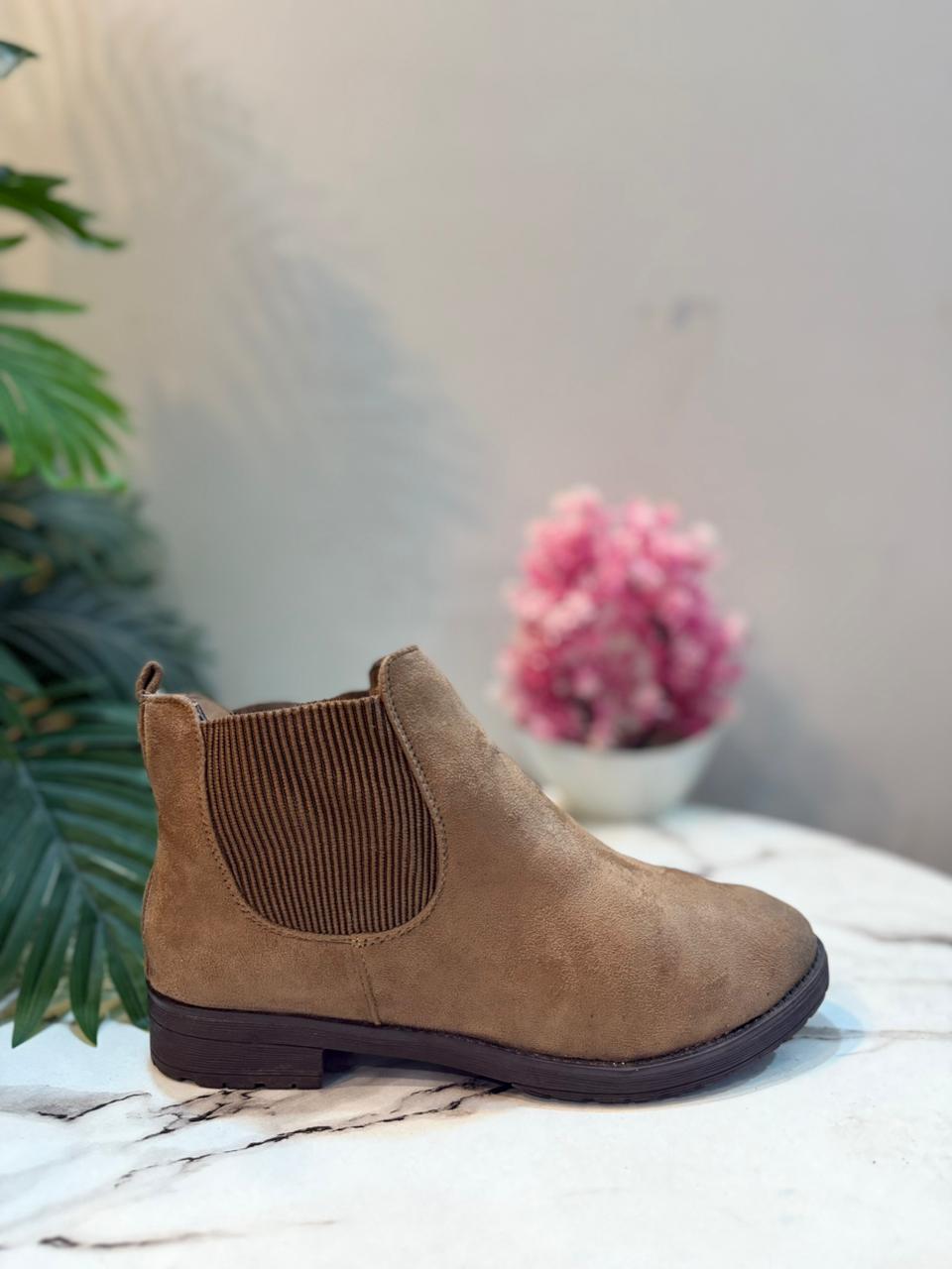 Brown suede chelsea ankle boot (Unknown)