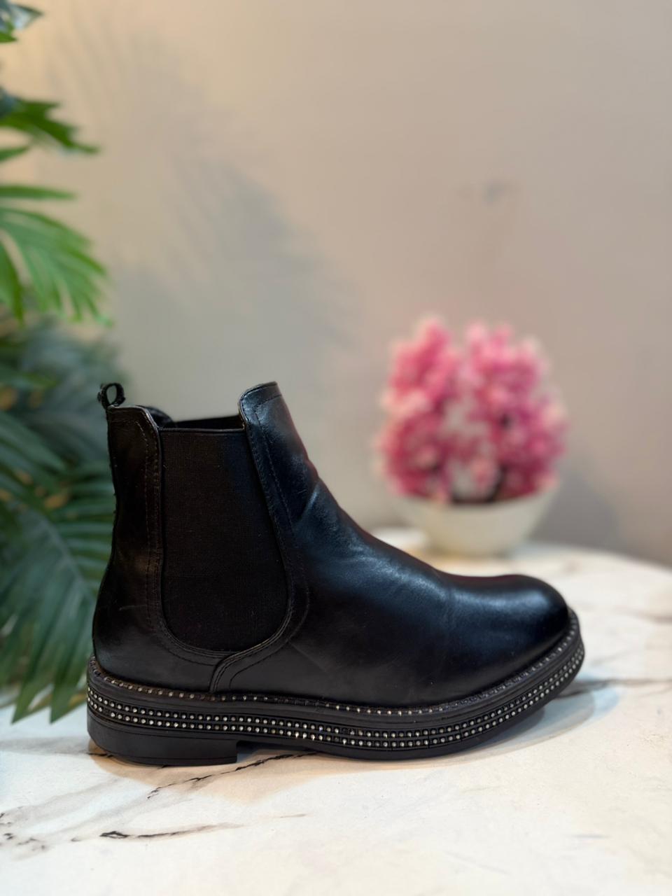 Black leather ankle boot (Unknown)