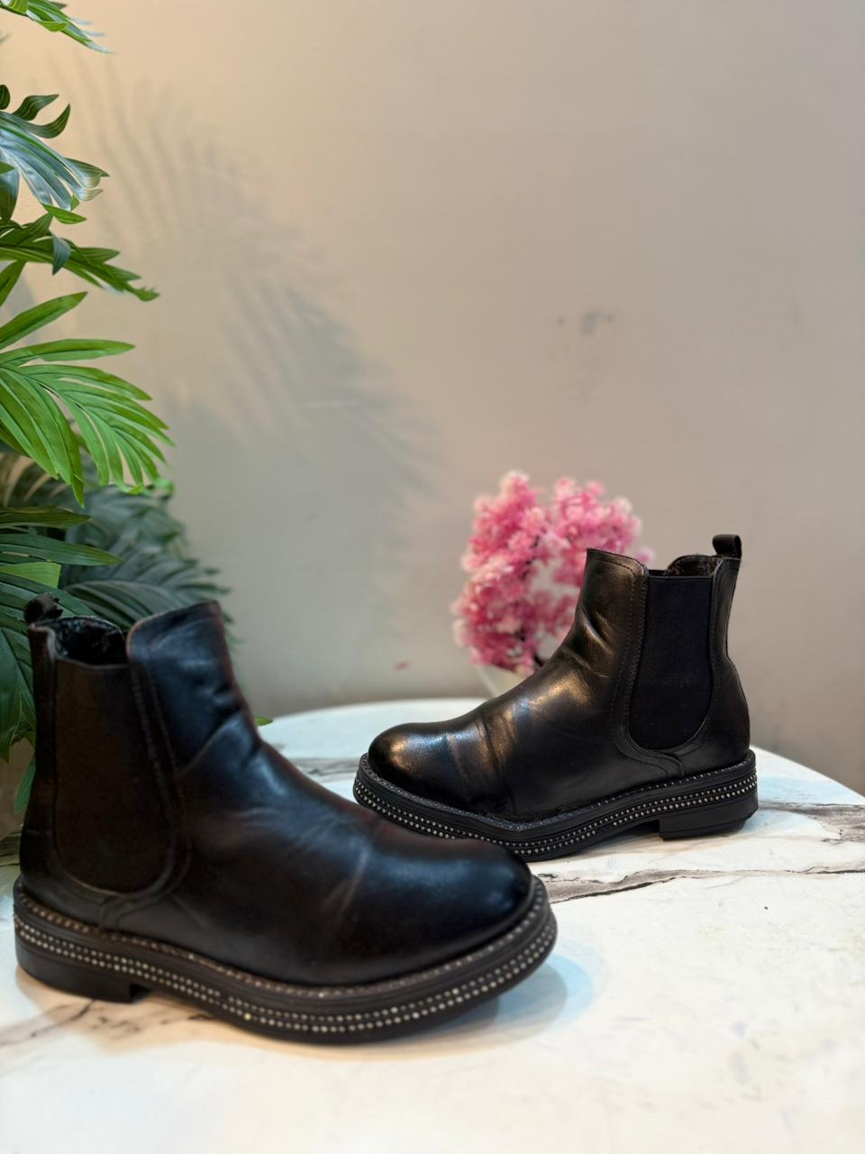 Black leather ankle boot (Unknown)