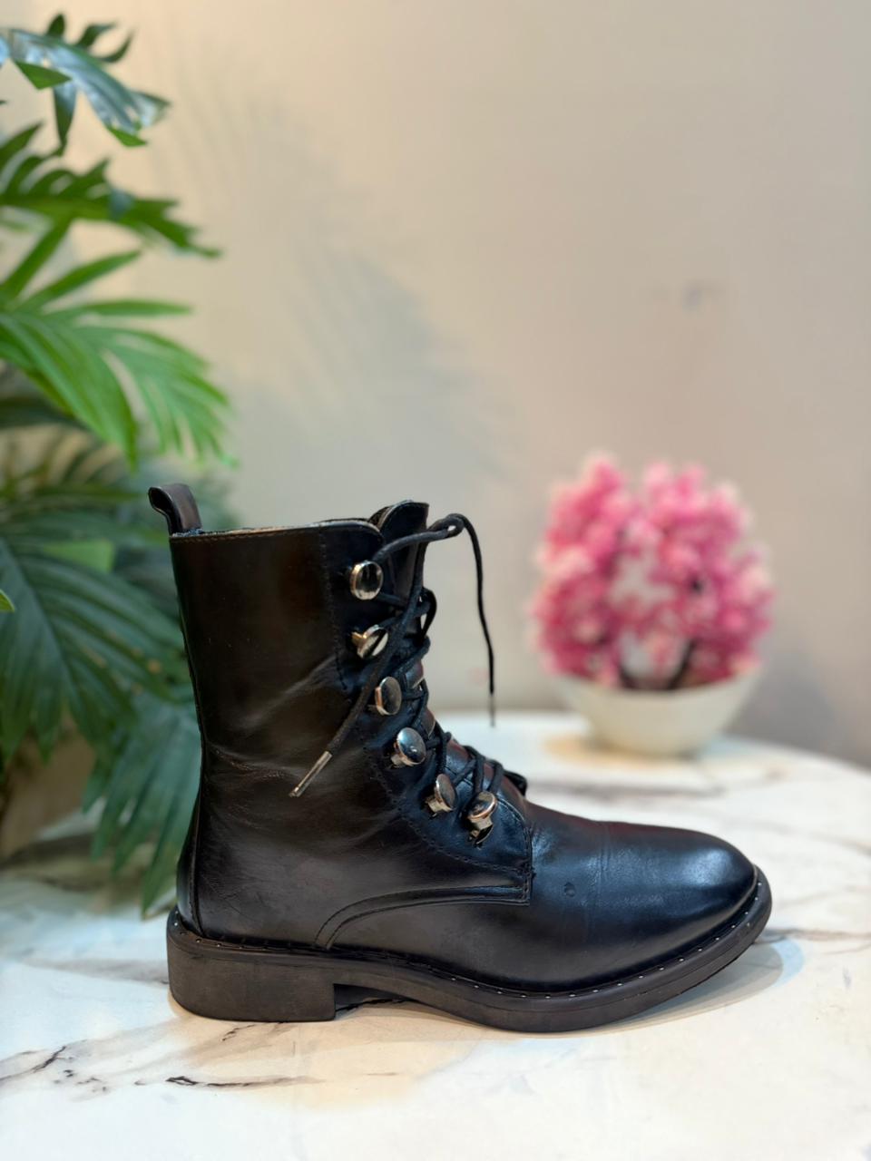 Black leather laceup zipper ankle boot (Mery scoll)