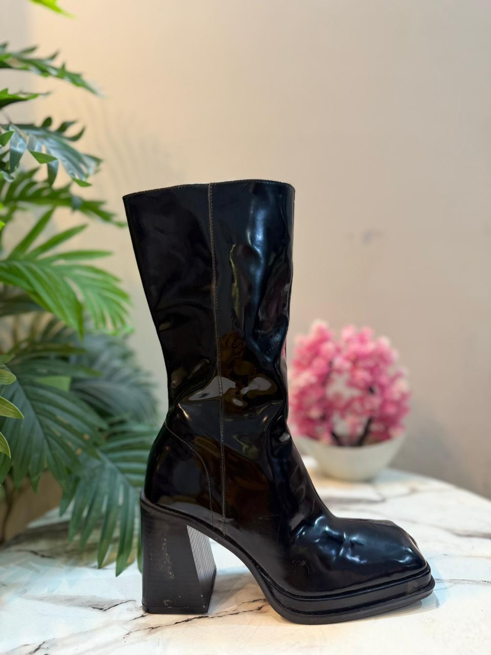 Black patent leather zipper long boot (Pull & bear)