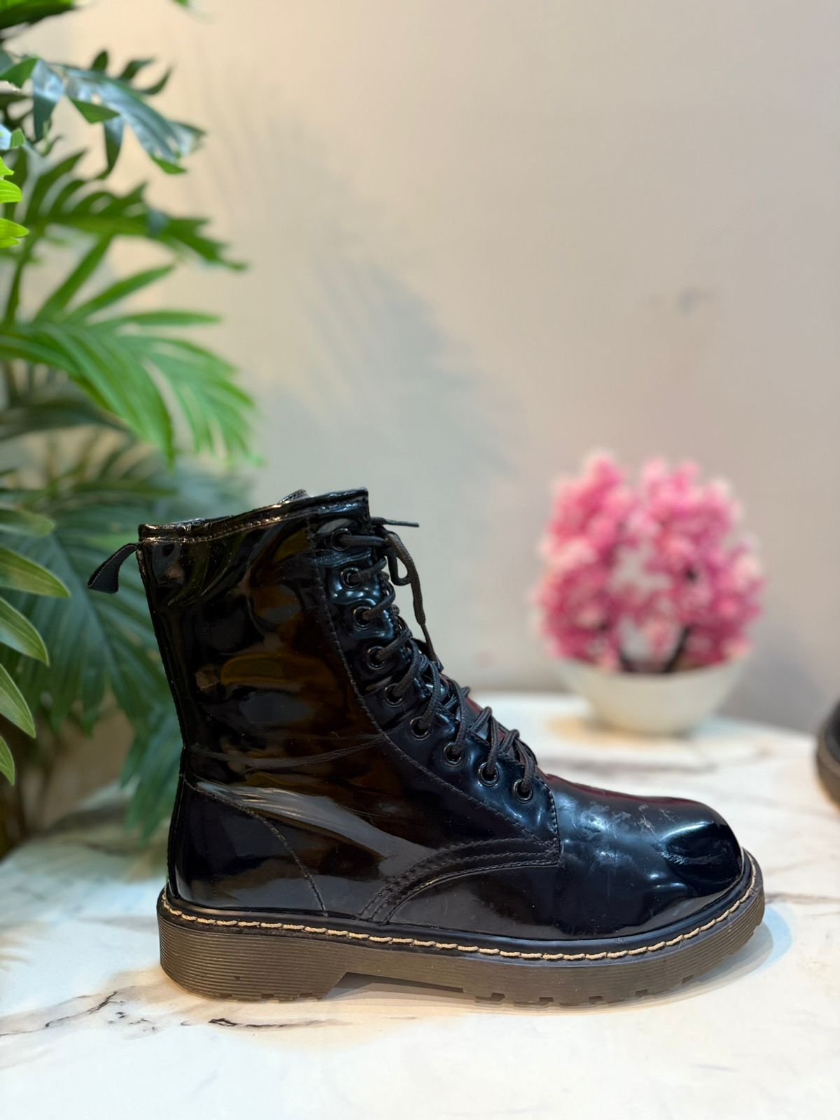 Black patent leather laceup zipper ankle boot (Super mode)