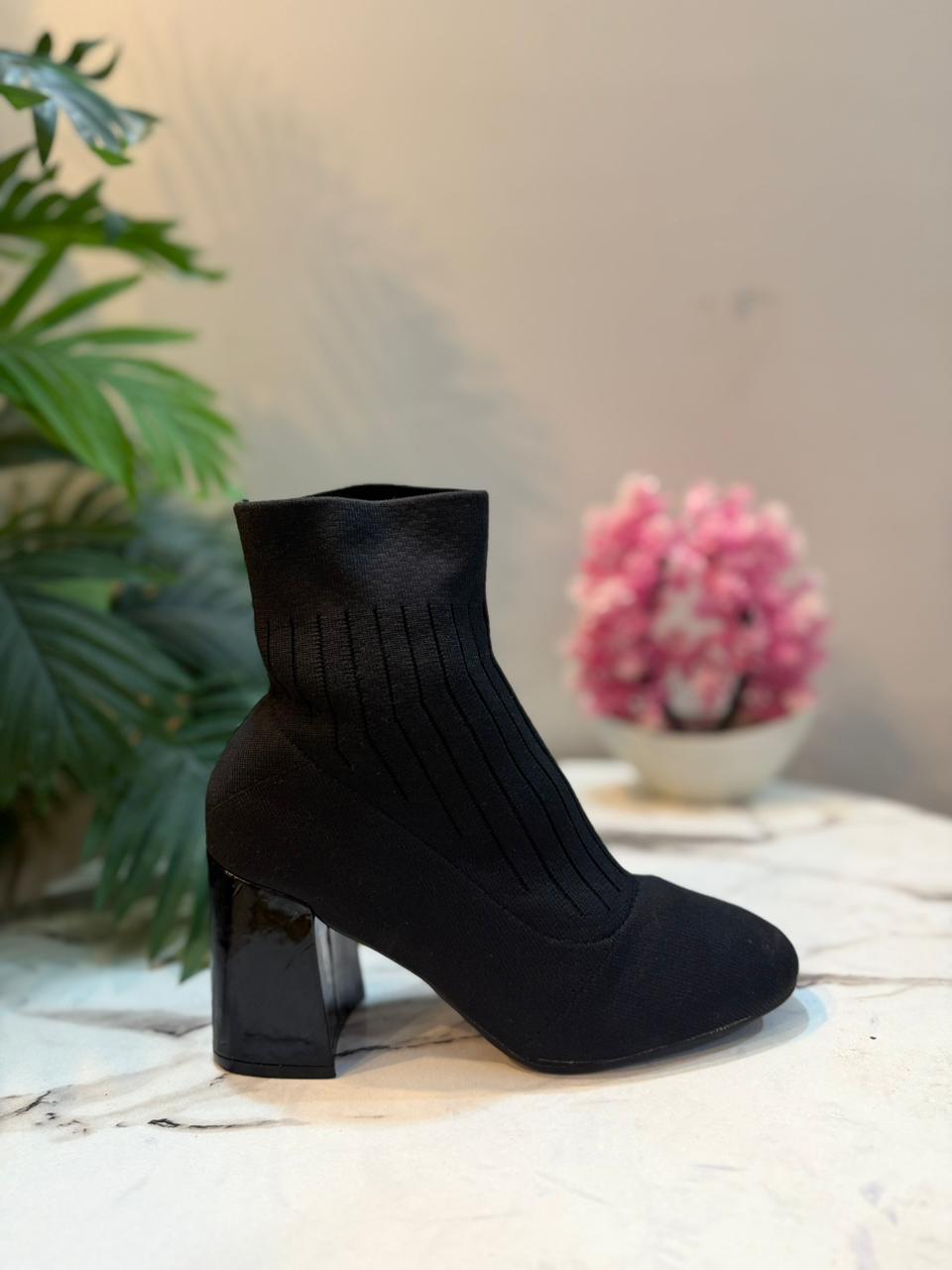 Black sock ankle boot (Chasse)
