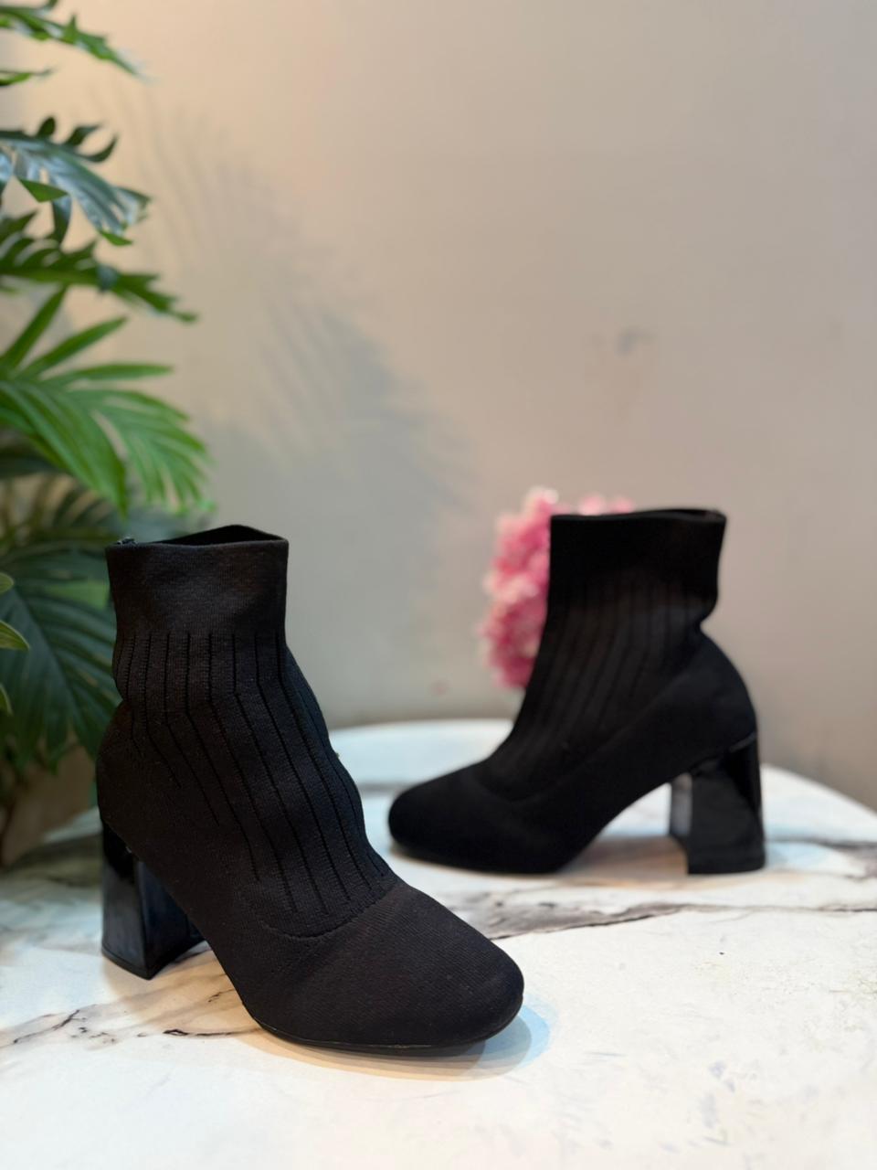 Black sock ankle boot (Chasse)