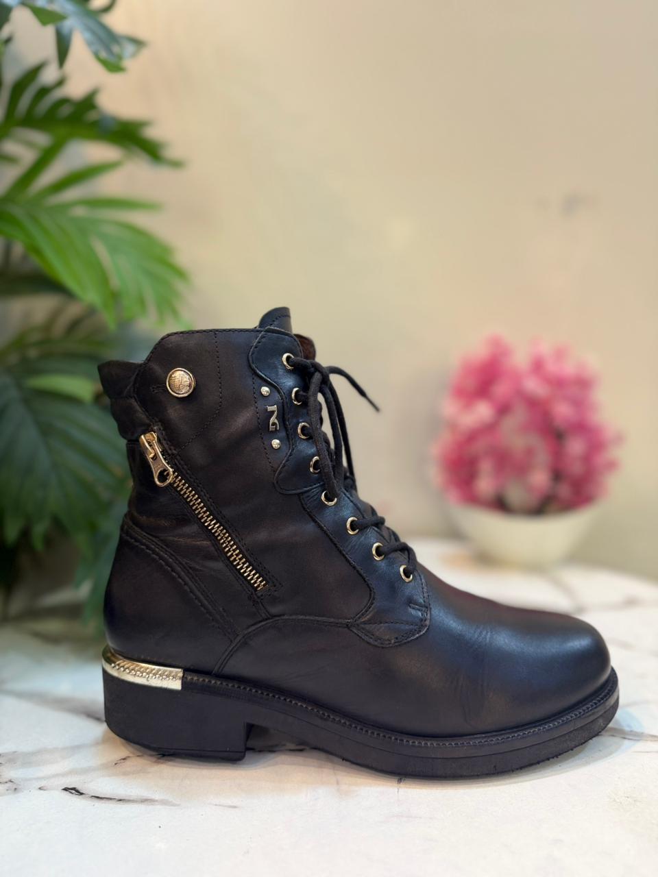 Black leather laceup ankle boot (Nero Gardini)