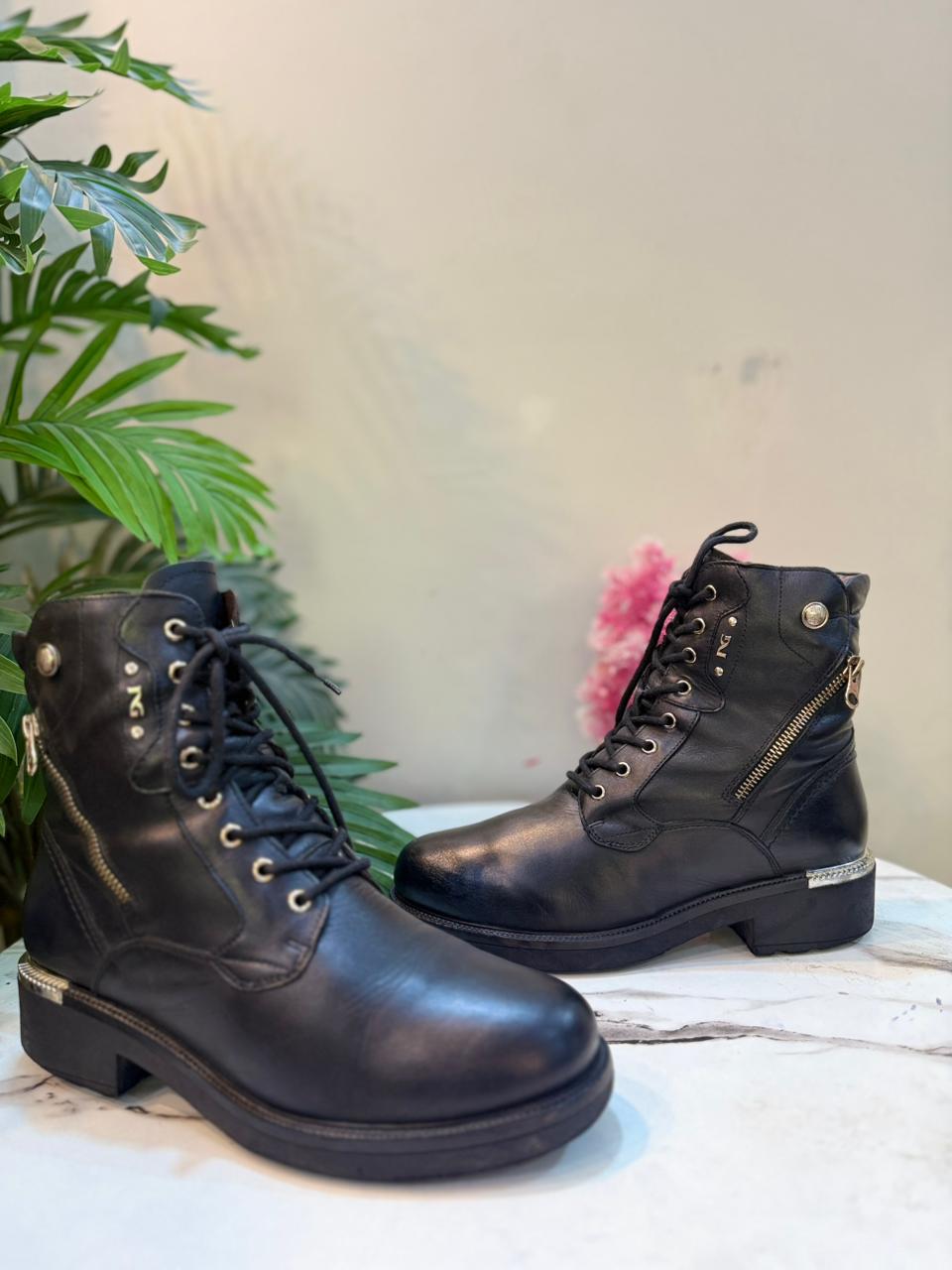 Black leather laceup ankle boot (Nero Gardini)