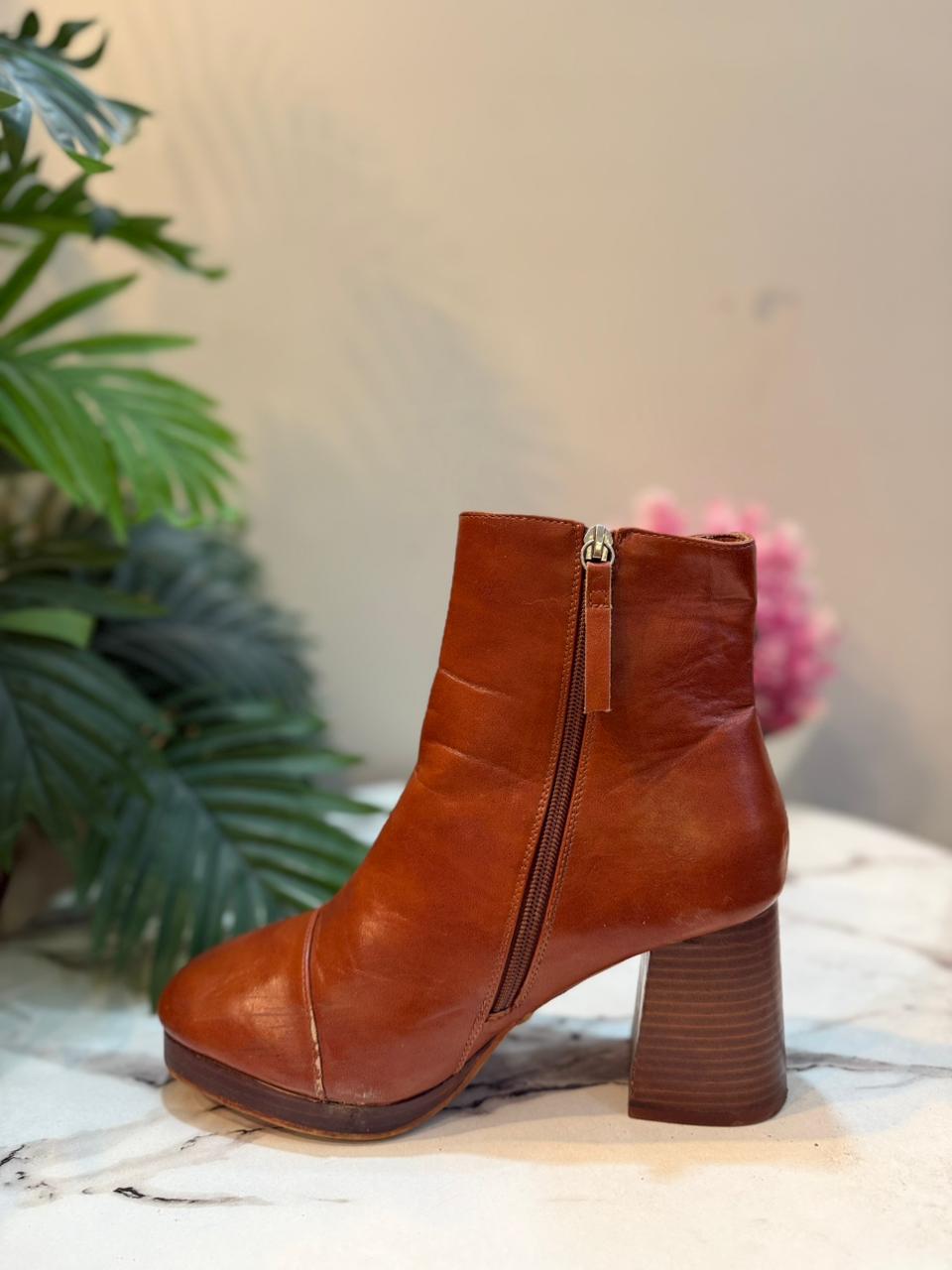 Brown leather zipper ankle boot (Asos)