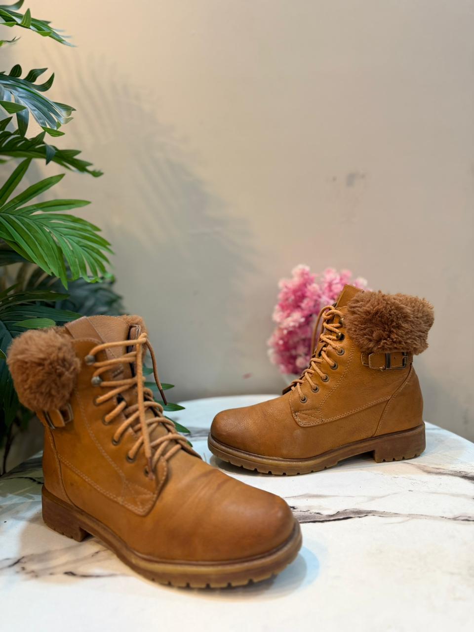Browun suede laceup ankle boot (Unknown)