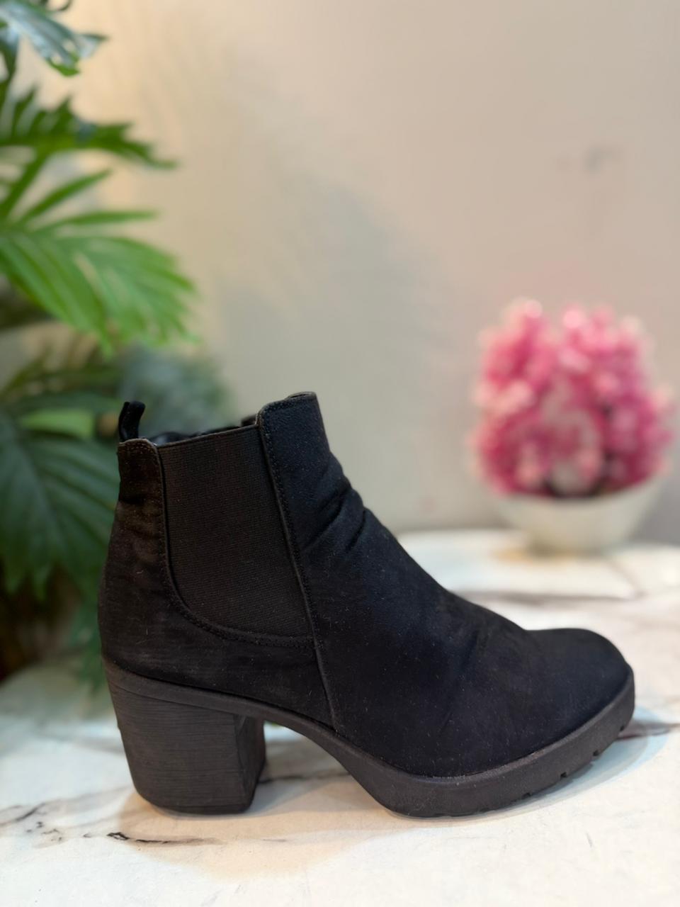 Black suede zipper ankle boot (Graceland)