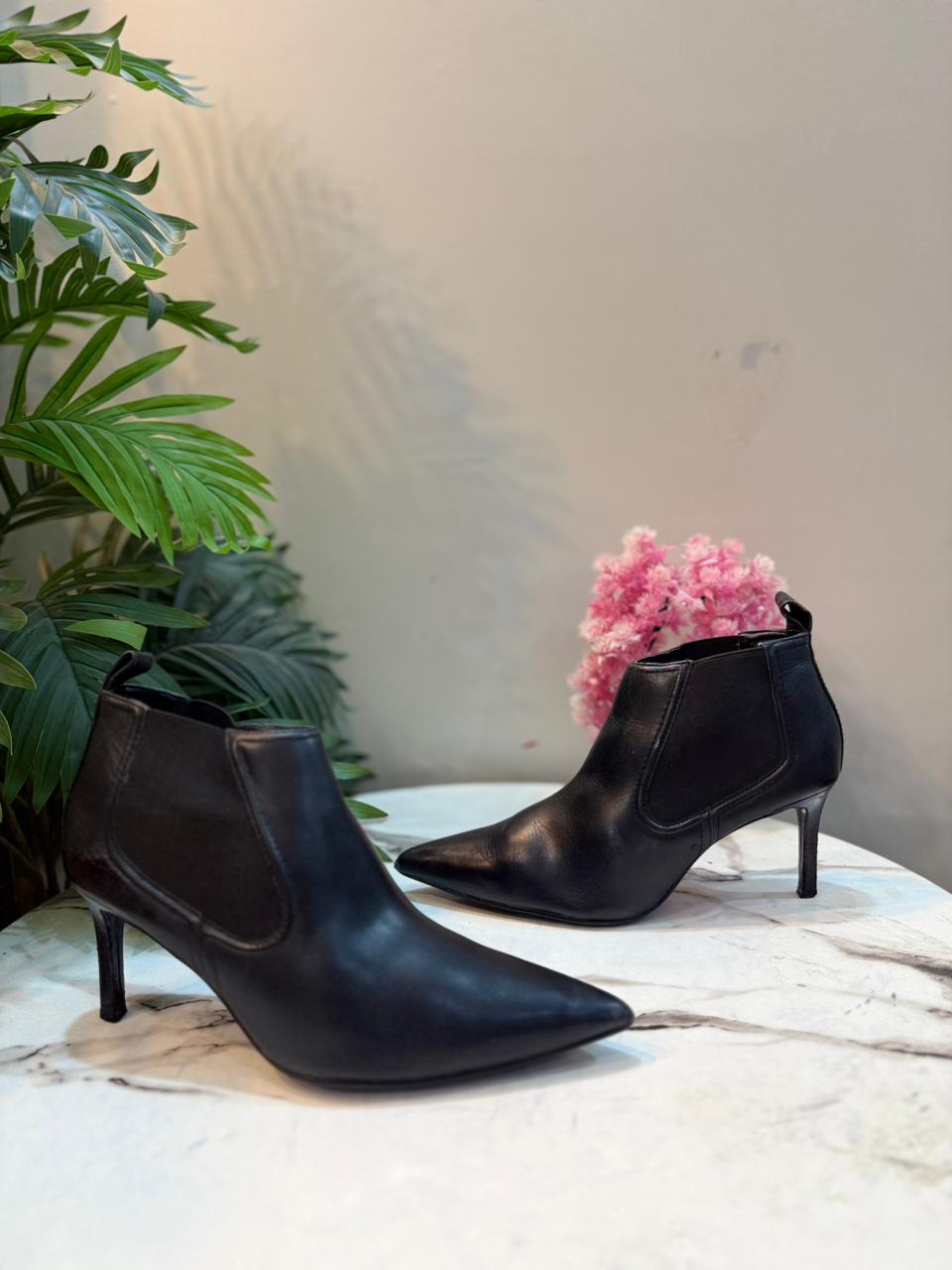 Black leather heeled ankle boot (Zara)