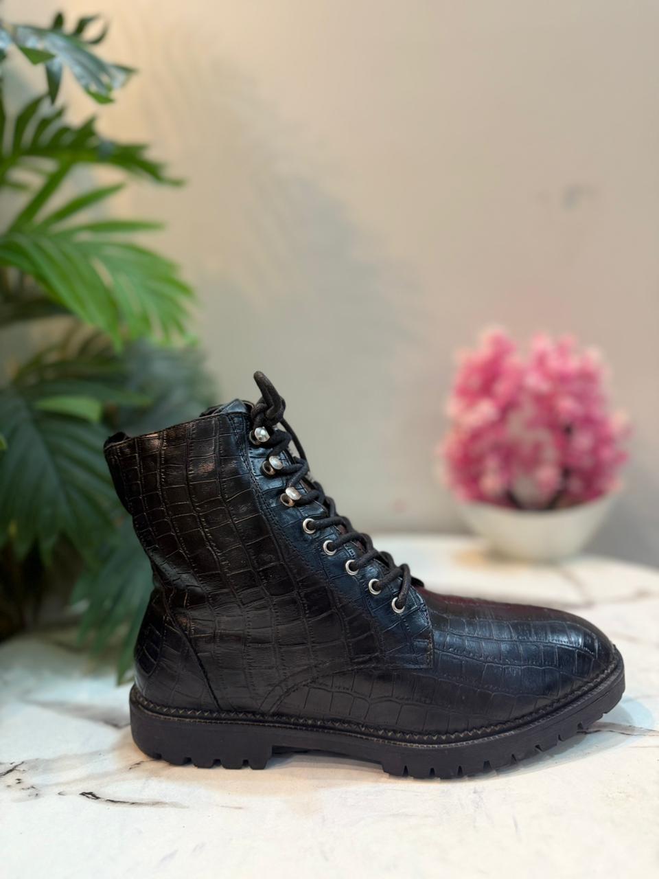 Black leather laceup zipper ankle boot (Young spirit)