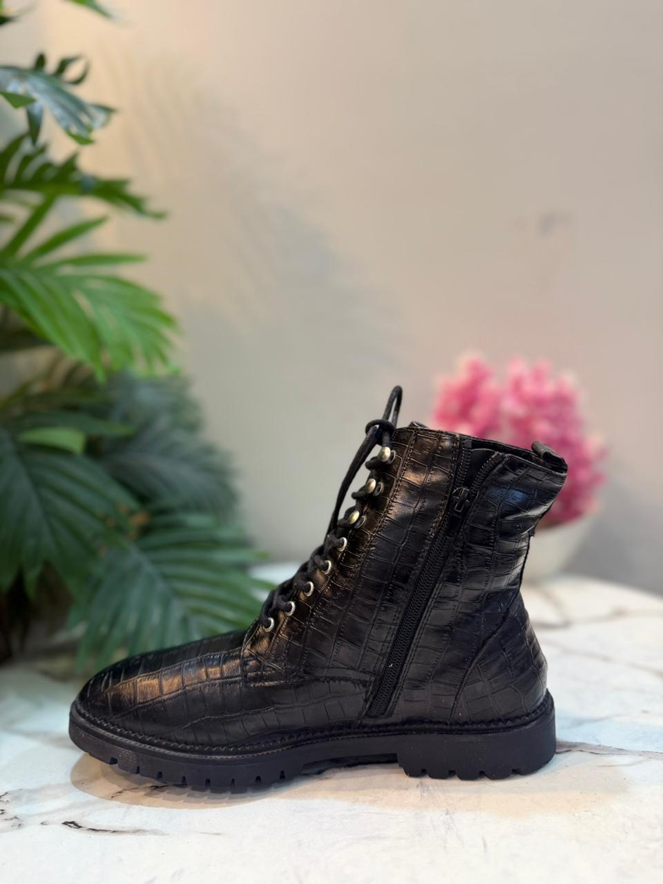 Black leather laceup zipper ankle boot (Young spirit)