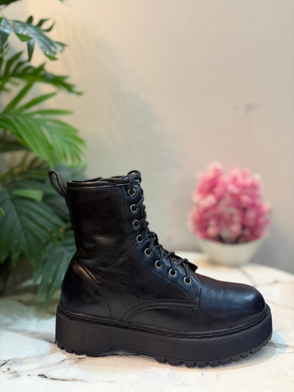 Black leather zipper laceup ankle boot (Newyorker)