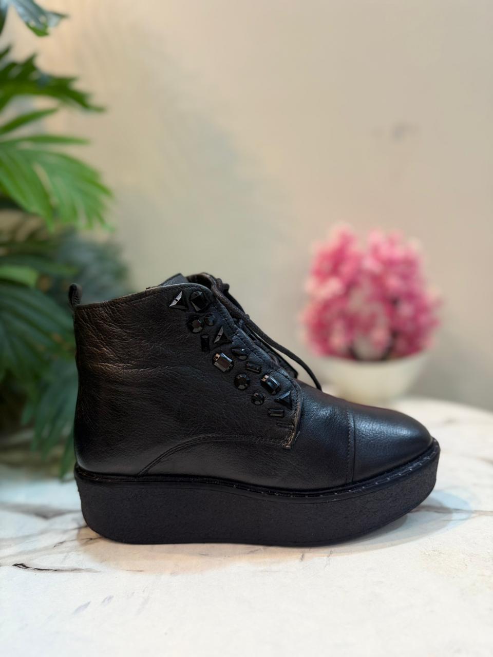 Black laceup zipper ankle boot (Cypress)